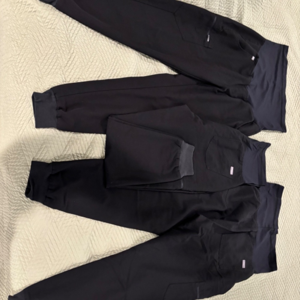 Figs maternity Zamora Jogger scrubs (3 pairs)